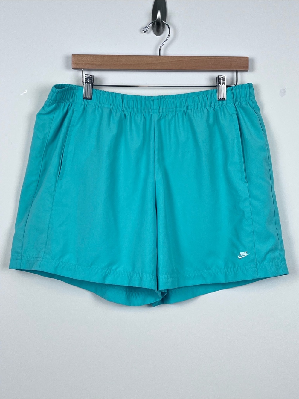Nike Sportswear Women's Elastic Waist Unlined Training Shorts Size L; Gym, Run